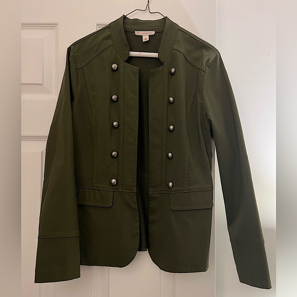 Army green blazer in size medium. Perfect for work or everyday look!